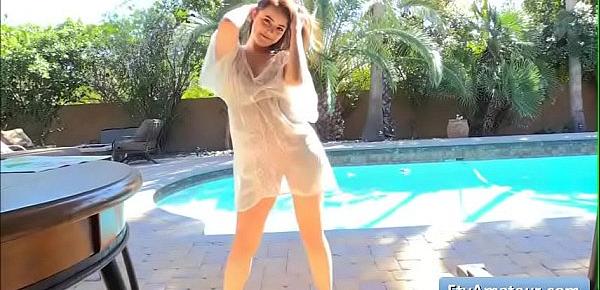  Cutie sexy teen amateur Kylie show her sexy ass and gorgeous naked body near the pool